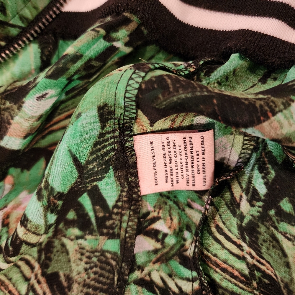 Nwot Juicy Couture Chiffon Bomber Jacket, Jungle Print, size XL - Picture 10 of 10